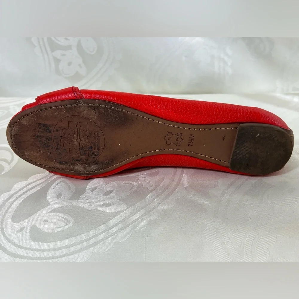 7226: Tory Burch Orange-Red Pebbled Leather Peep Toe Ballet Flats Size 7.5